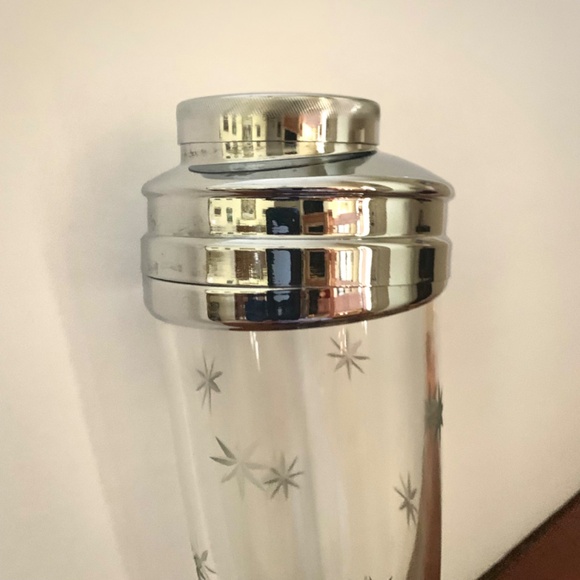 Cocktail Shaker Mid-Century Modern Etched Atomic Starburst - Picture 3 of 9